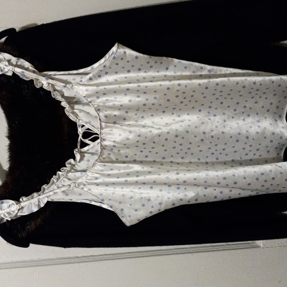 Oscar de la Renta Pink Label, Lg, white w/bluish purple polkadots,Like New - Picture 3 of 3